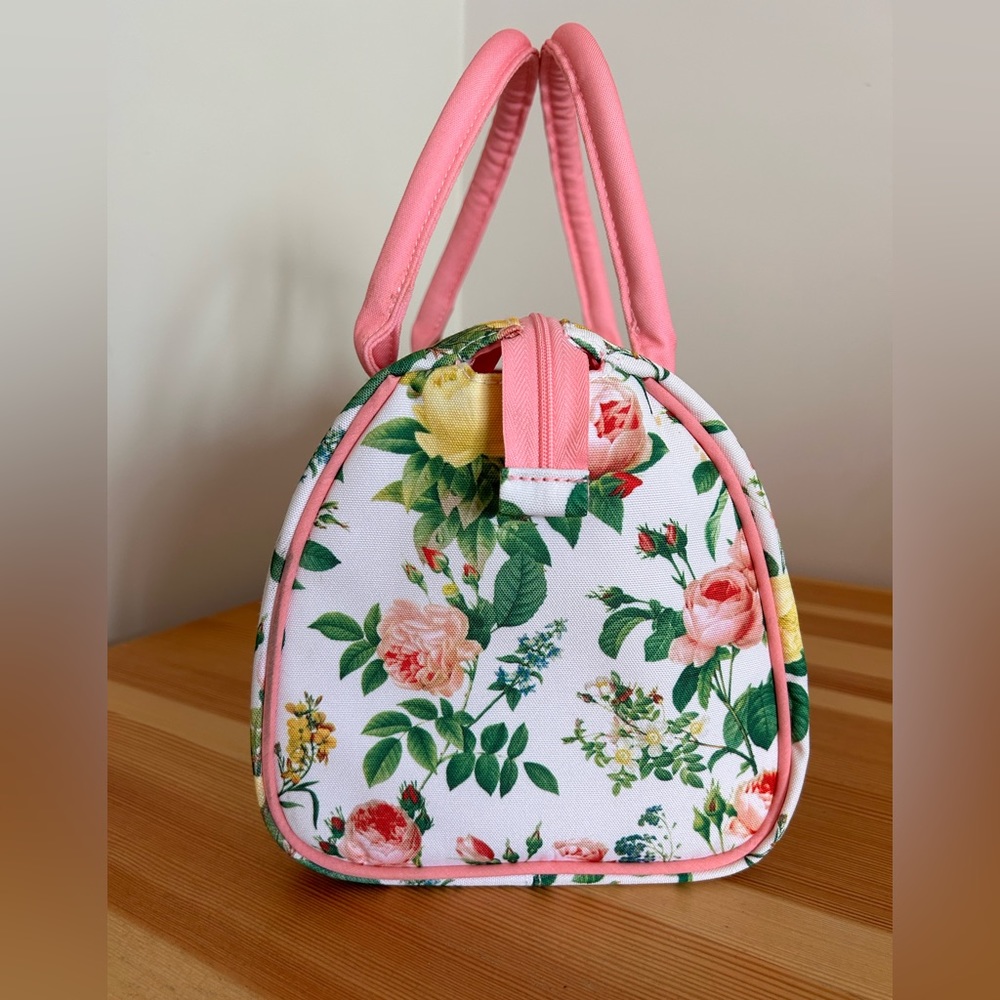 2/30$ 🛍️ Floral utility hand bag